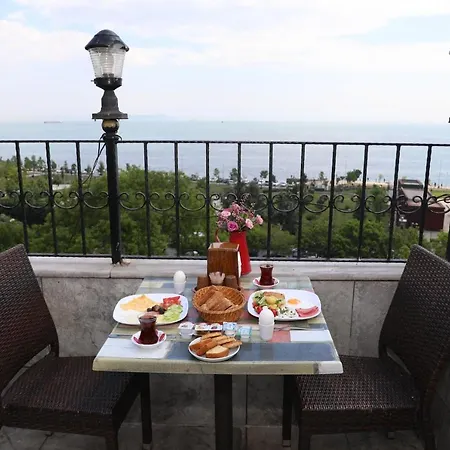 Seahouse Suites 3*