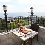 Seahouse Suites 3*